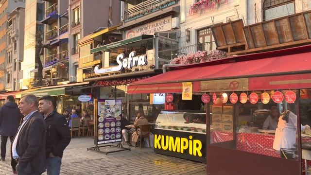 Как сейчас выглядит Стамбул в новом 2023 году. Вечерняя прогулка на фоне заката район Karaköy смотреть онлайн