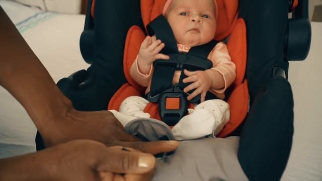 Comment mettre bébé dans son siège d'auto смотреть онлайн