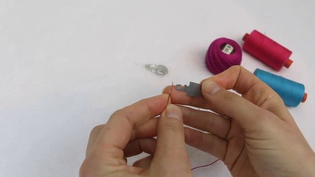 How to Use a Needle Threader - Two Types! смотреть онлайн