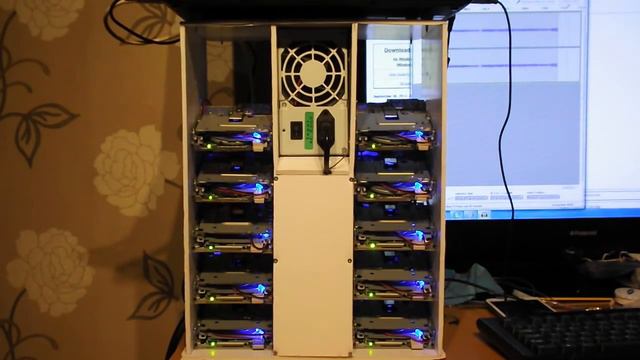 Avicii - Levels (Played on 10 Floppy Disk Drives) смотреть онлайн
