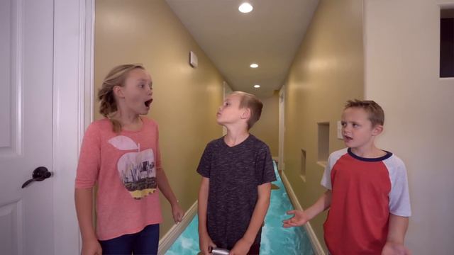 Babysitter Showdown with SuperHero Kids! смотреть онлайн