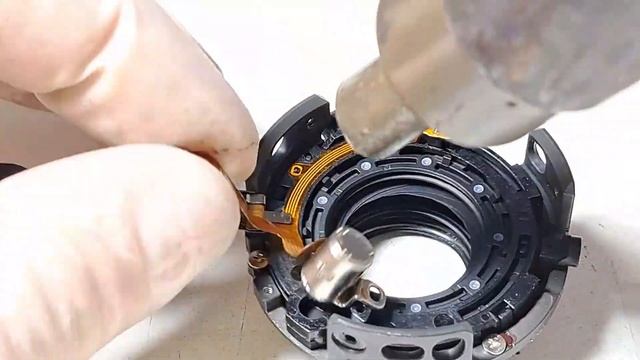 err01 на Canon 24-70 f4. меняем шлейф диафрагмы смотреть онлайн