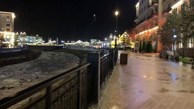 Прогулка по набережной Лаванда, Курорт Роза Хутор, г. Сочи, 19.11.2022 смотреть онлайн