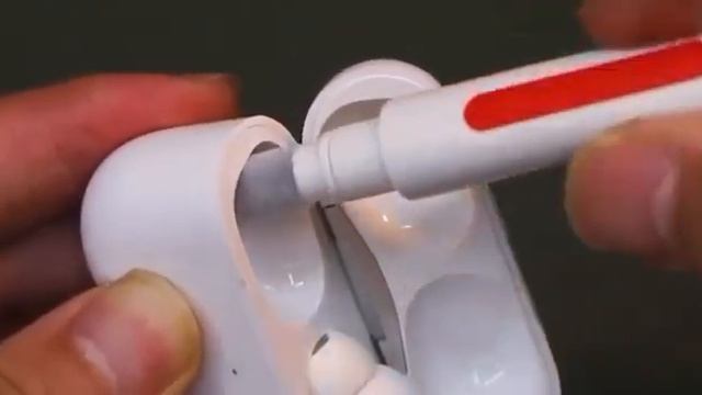 Earpod and Keyboard Cleaner смотреть онлайн
