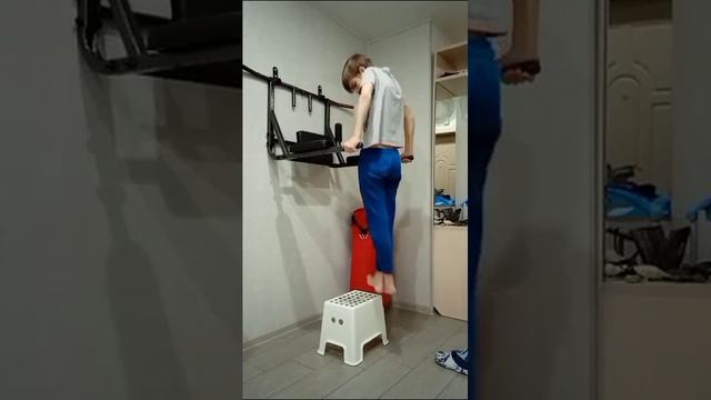 Используйте домашний турник правильно#Shorts смотреть онлайн