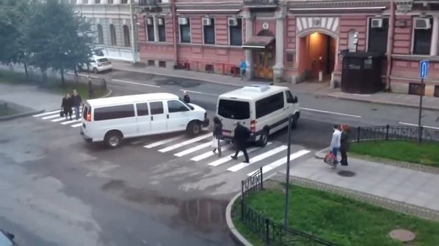 Генеральное консульство Соединённых штатов Америки оставили без парковки в Санкт-Петербурге. смотреть онлайн