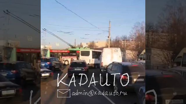 Причина гигантской пробки на Московском проспекте. Калининград. 02.03.22 смотреть онлайн