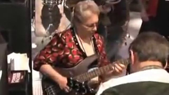 Bassist Carol Kaye at the Ibanez Booth смотреть онлайн