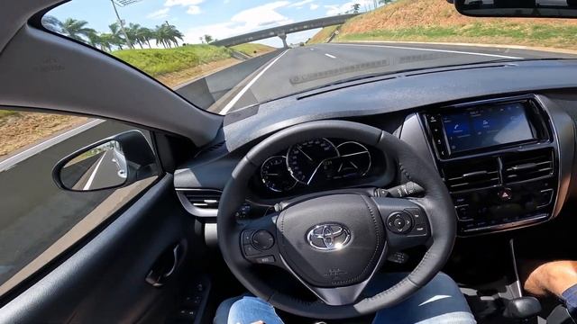ANDEI NO TOYOTA YARIS SEDAN 2023 - CONSUMO SURPREENDEU! смотреть онлайн