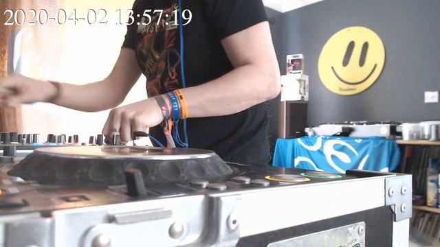 Lockdown Lunch Hour (TBT Session 2) смотреть онлайн