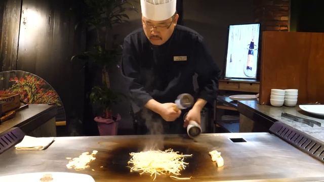 철판요리 달인의 놀라운 손놀림 - 평촌 / Amazing skill of teppanyaki master - korean street food смотреть онлайн