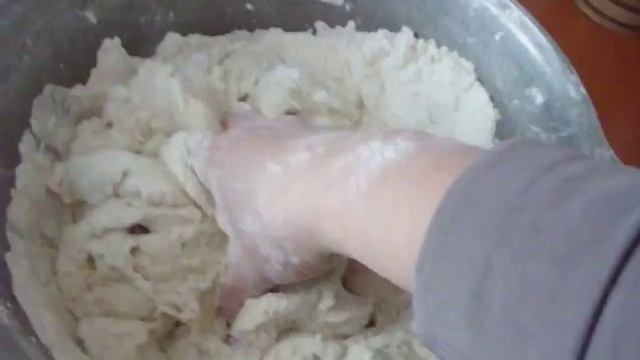 Домашний хлеб 1. Замес теста. смотреть онлайн