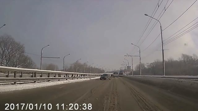 Логан занесло на путепроводе г Пенза январь 2017 смотреть онлайн