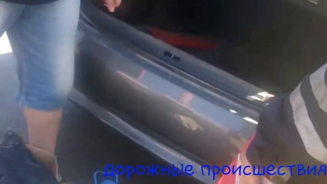 Отказывается показать служебное удостоверение (продолжение) смотреть онлайн