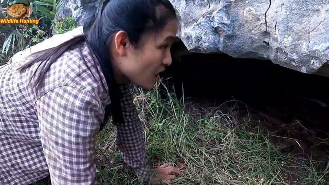 2 Hunter Confront One Ferocious Giant Python Res.cure Young Man Inside Deep Hole | Wildlife Hunting смотреть онлайн