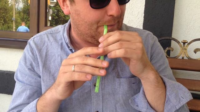 Гра на коктельній трубочці смотреть онлайн