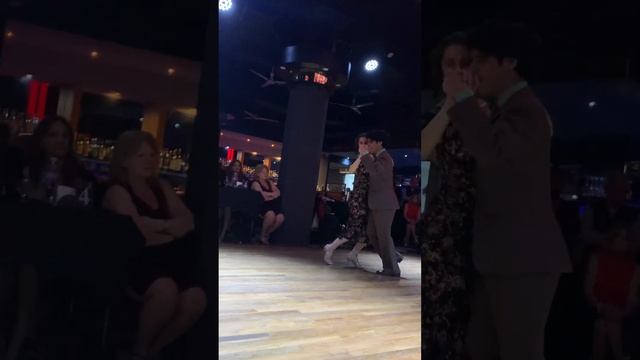 María Celeste Cimino y Luciano Millaqueo en Milonga “Malena”.Bailan : El Caburé-Carlos Di Sarli смотреть онлайн