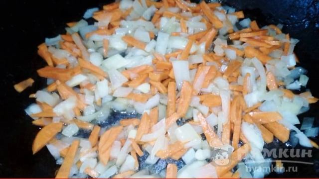 Creamy tomato soup with vegetables and pasta смотреть онлайн