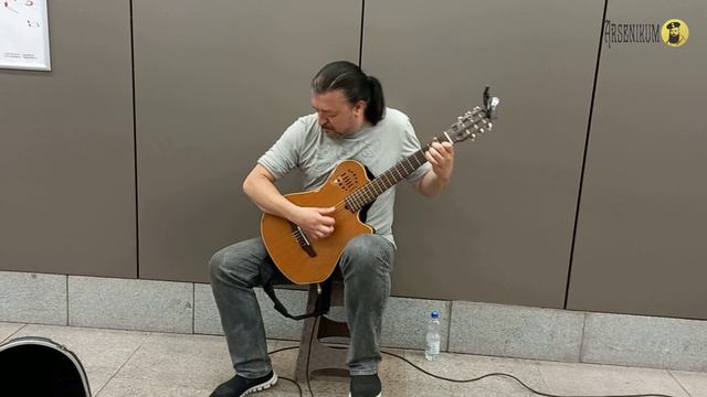 «Кто пойдет по следу одинокому?» — музыка Цоя в вечернем метро смотреть онлайн