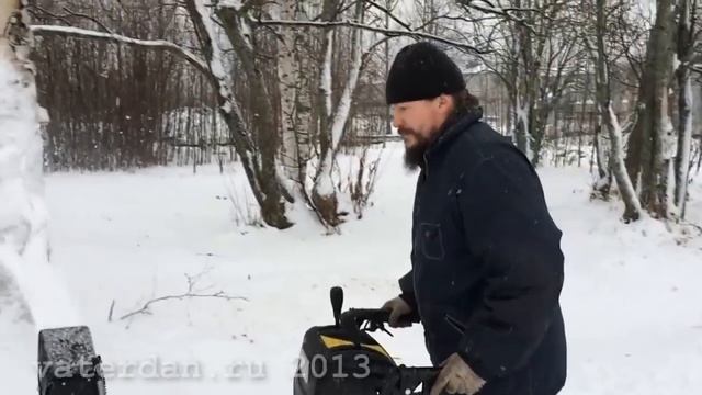 Снегоуборщик CHAMPION STT1170E на гусеничном ходу смотреть онлайн