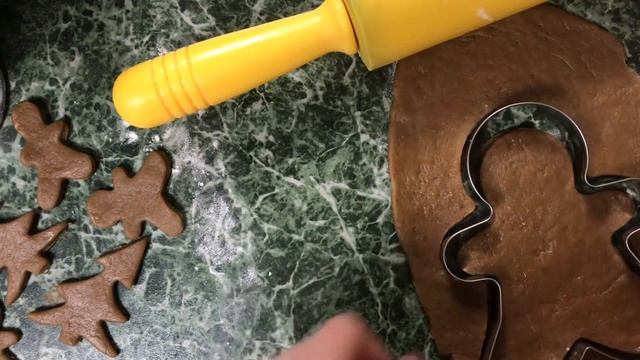 ♡Пеку новогоднее имбирное печенье! В моем видео появилась мама?!♡ смотреть онлайн