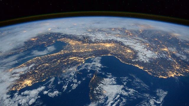 "Союз МС-15" с экипажем начал торможение перед входом в земную атмосферу смотреть онлайн