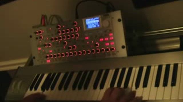 Korg Radias Synthesizer "Vocoder Groove" смотреть онлайн