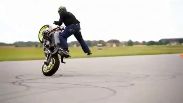 Песня между нами провода та-та города та-та??