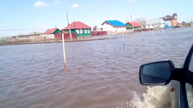 прикольный заплыв на авто .атомойка. водная стихия. смотреть онлайн