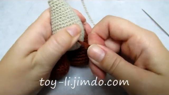 How to attach the parts of the body Amigurumi Bear- Как сшить части тельца вязаного мишки. смотреть онлайн
