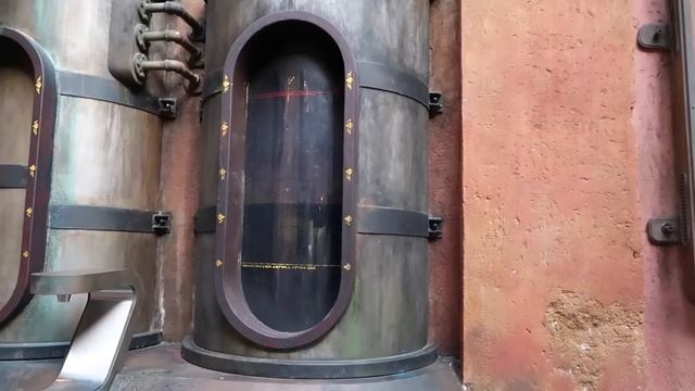Underused Areas Of Galaxy’s Edge at Disney World - What’s New In Batuu / Hacking Into Star Wars Lan смотреть онлайн