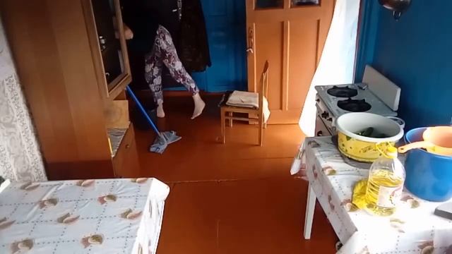 Приехала из города // Работаю как лошадь?? смотреть онлайн