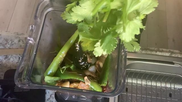 Мексиканская сальса из помидоров и томатилло (физалиса овощного). смотреть онлайн