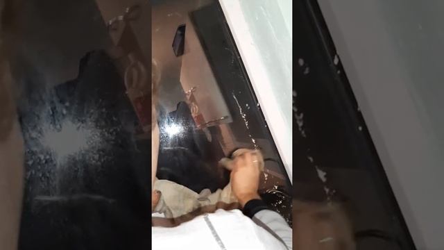 ОТМЫВАЕМ МОНТАЖНУЮ ПЕНУ СО СТЕКЛА смотреть онлайн