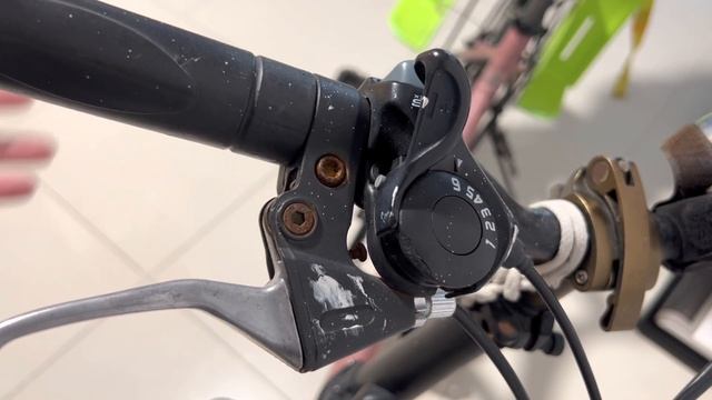 Shimano Gear Shifter Changes to Highest Gears Randomly (Ghost Shifting)- Simple Fix with WD-40 смотреть онлайн