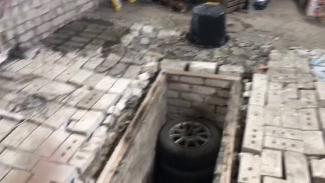 Бюджетный бетонный пол в гараж. Бетонирование зимой с противоморозной добавкой. смотреть онлайн