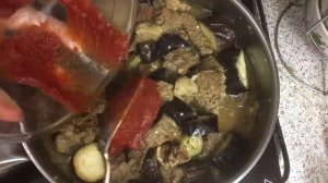 Говядина, тушеная с баклажанами и специями