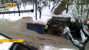 Город не чистят, а асфальт кладут в снег