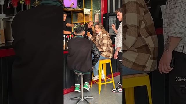 А вот это настоящий фокус с "проникновением") смотреть онлайн