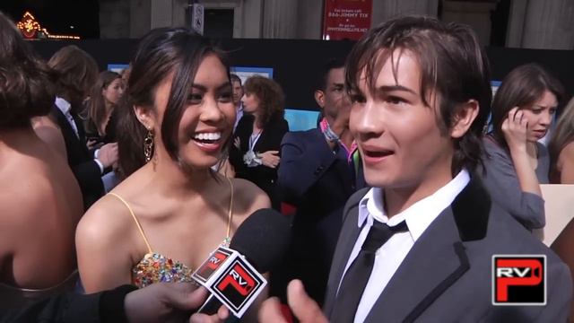 Ashley Argota & Taylor Gray goes to "Prom" at El Capitan смотреть онлайн