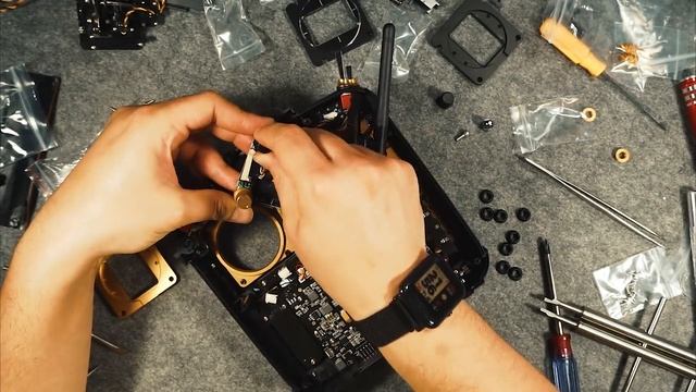 ☀ Делаем из старой аппатуры конфетку. Кожа, металл, смазка. [Radiomaster TX16S Metal Upgrade] смотреть онлайн