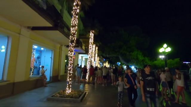 ЯЛТА НОЧЬЮ - НЕ ПРОЙТИ ПО НАБЕРЕЖНОЙ. смотреть онлайн