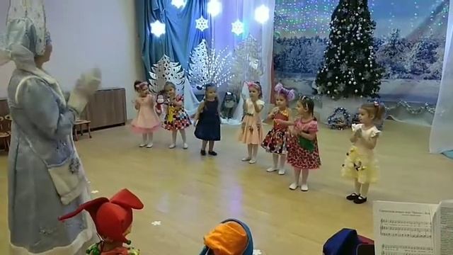 Новогодний утренник во второй младшей группе. 23.12.2020 смотреть онлайн