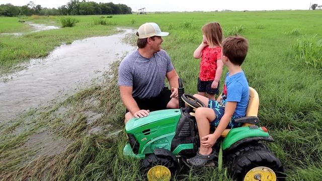 Saving our tractor from the deep water and mud | Tractors for kids смотреть онлайн