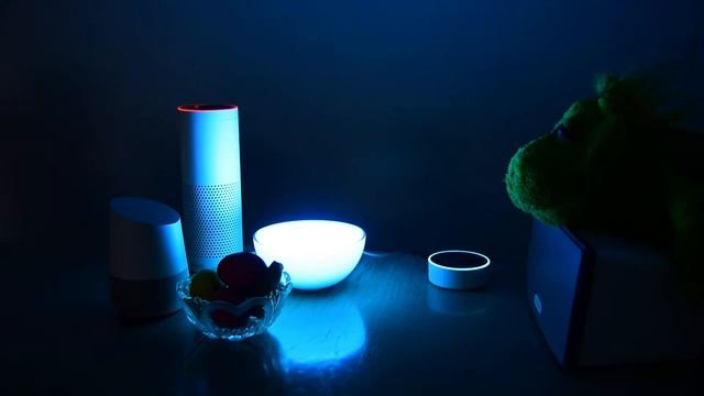 ioBroker Amazon Alexa, Voice Assistens talking with each other, Hue Philips смотреть онлайн