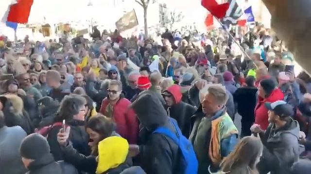 Alpes-de-Haute-Provence : le "Convoi de la liberté" débarque à Forcalquier смотреть онлайн