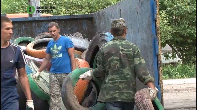 Субботник на территории детского сада № 101 провели воспитатели вместе с шефами смотреть онлайн