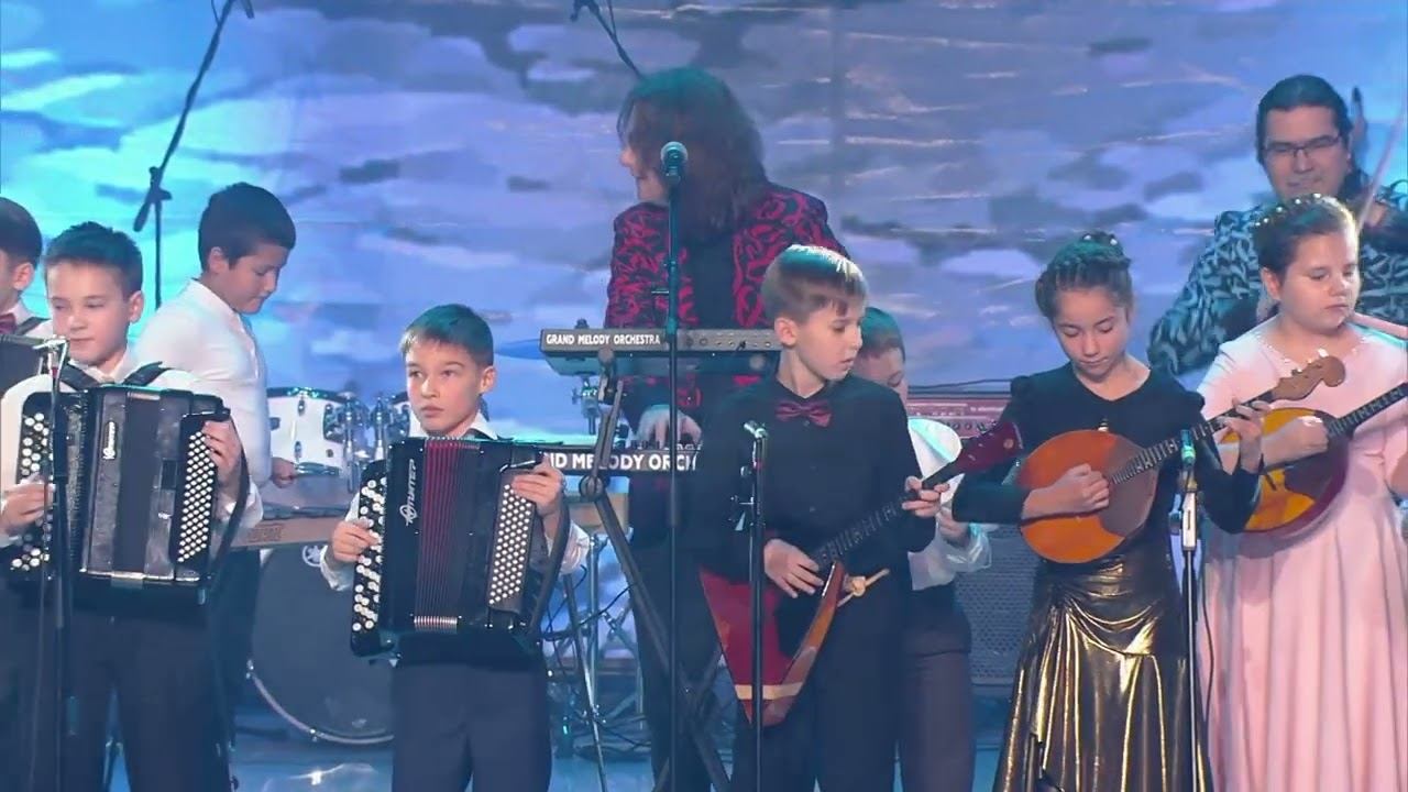 Неаполитанская песенка - П.И. Чайковский (Grand Melody Orchestra и финалисты II конкурса «МиР») смотреть онлайн