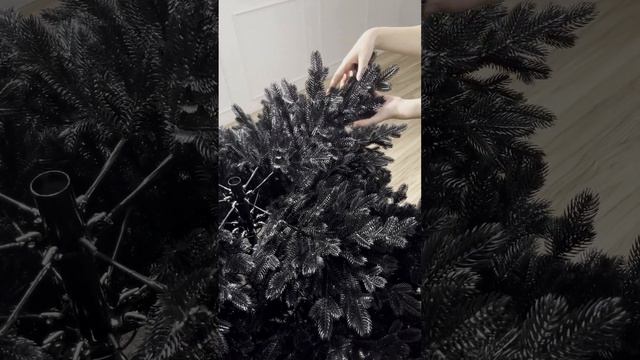 Искусственная ель литая "Черная" смотреть онлайн