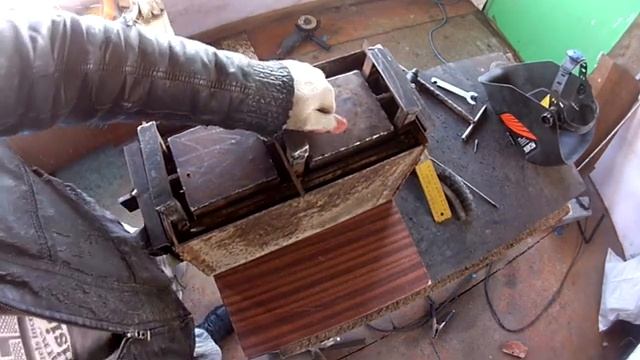 Как сделать станок для блоков?.Самодельный мини станок для строительных блоков часть 2 смотреть онлайн